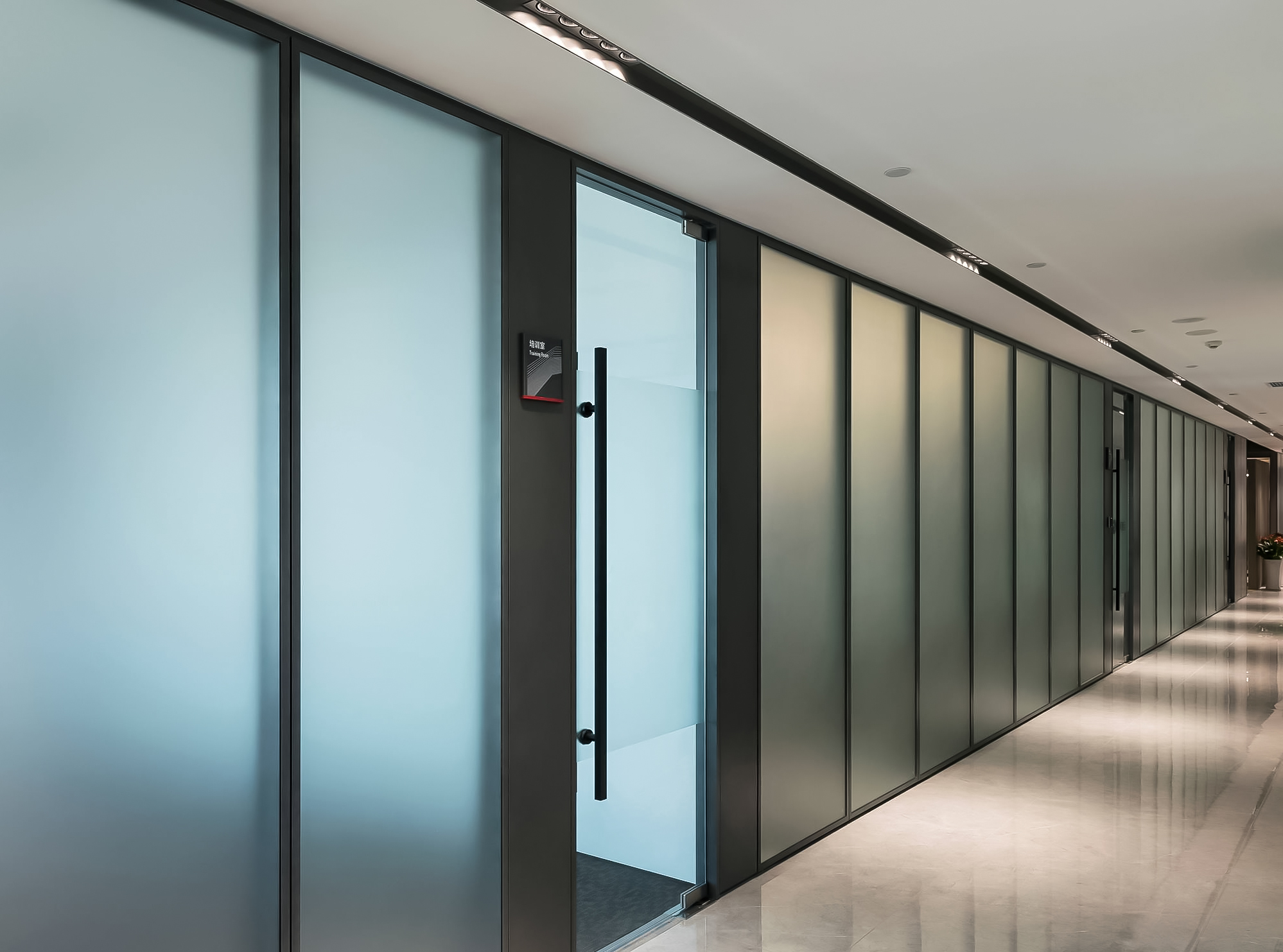 林德纳玻璃隔断：重塑现代空间的通透美学与功能革命